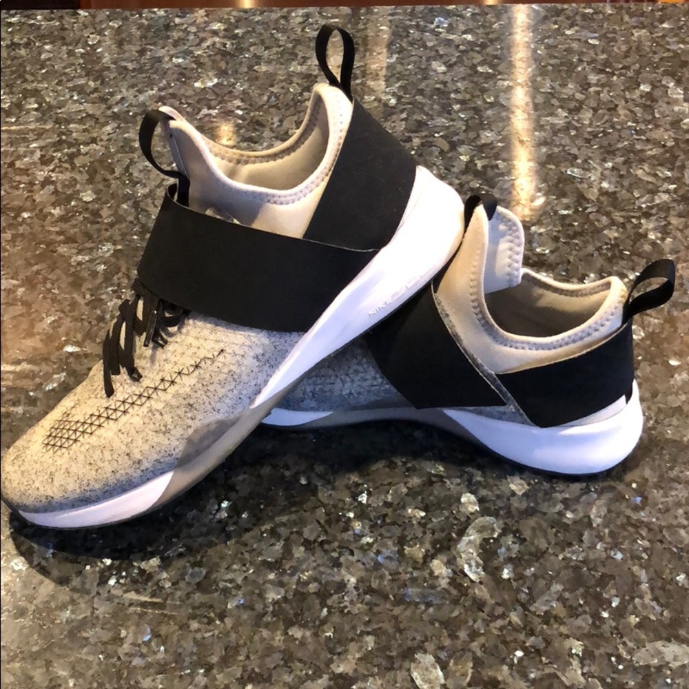 Nike Zoom Sneakers! Great for training